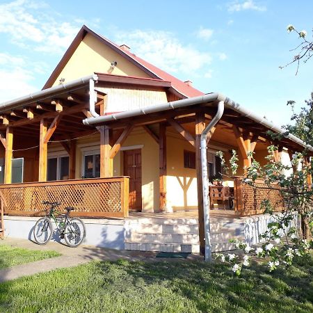 Oerveny Vendeghaz Otel Tiszafüred Dış mekan fotoğraf