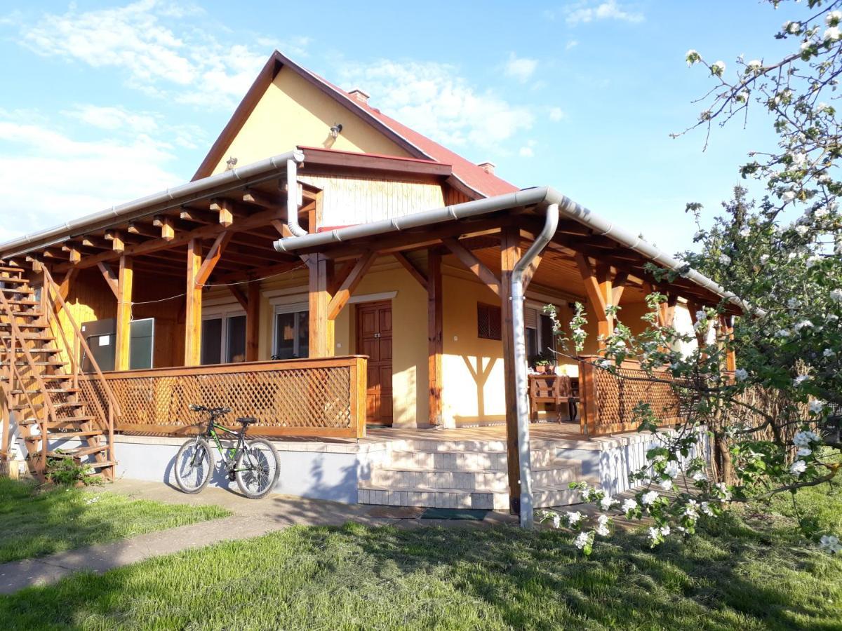 Oerveny Vendeghaz Otel Tiszafüred Dış mekan fotoğraf