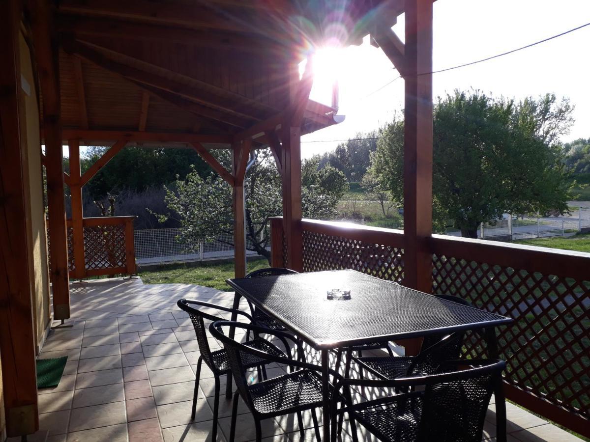 Oerveny Vendeghaz Otel Tiszafüred Dış mekan fotoğraf