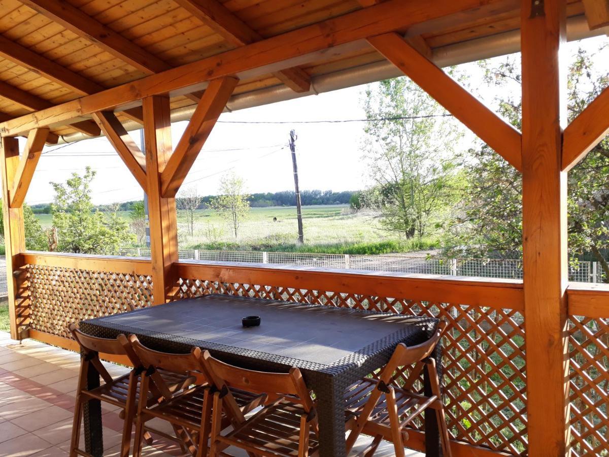 Oerveny Vendeghaz Otel Tiszafüred Oda fotoğraf