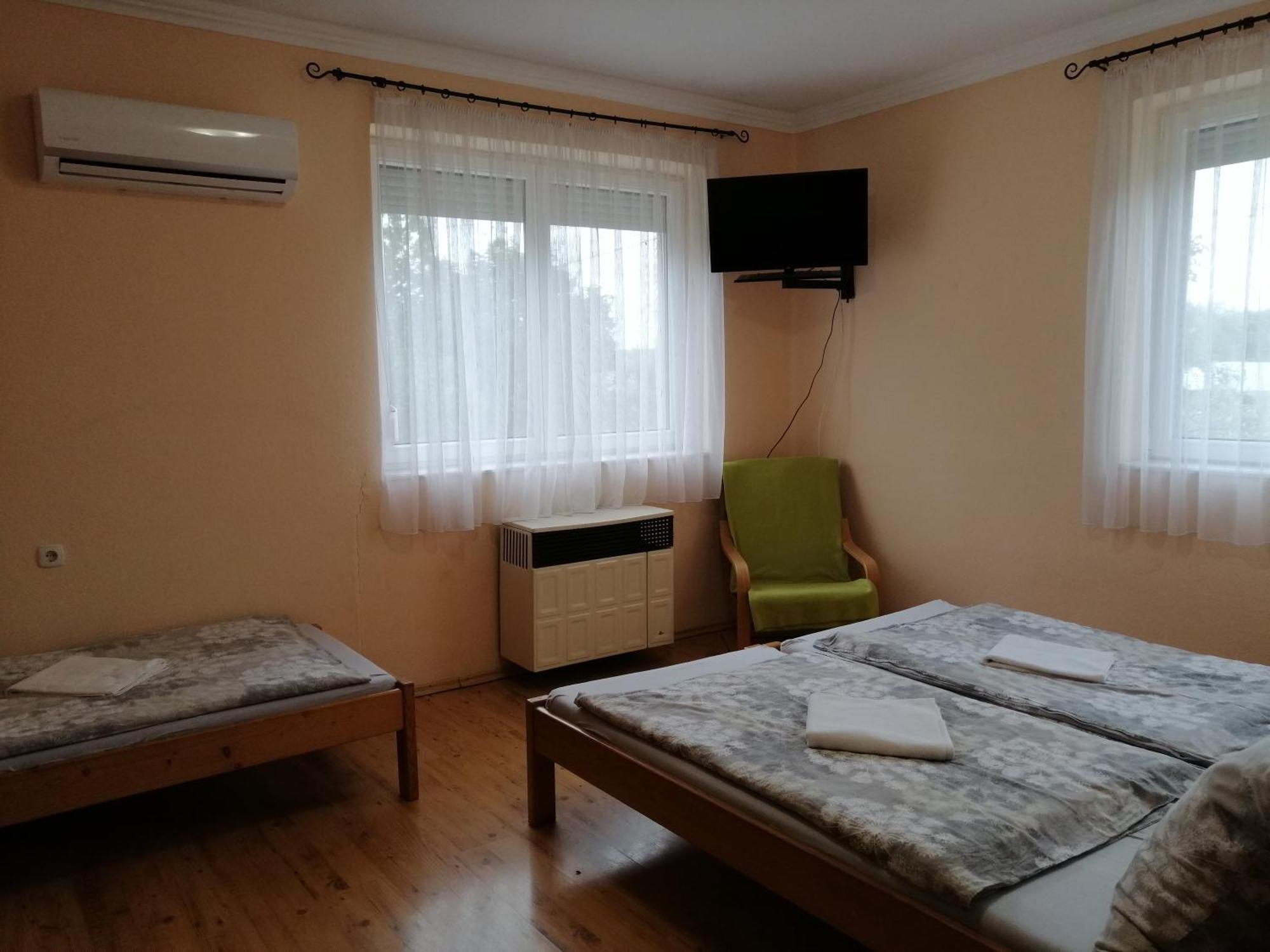 Oerveny Vendeghaz Otel Tiszafüred Oda fotoğraf
