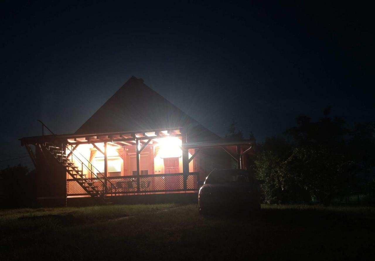 Oerveny Vendeghaz Otel Tiszafüred Dış mekan fotoğraf